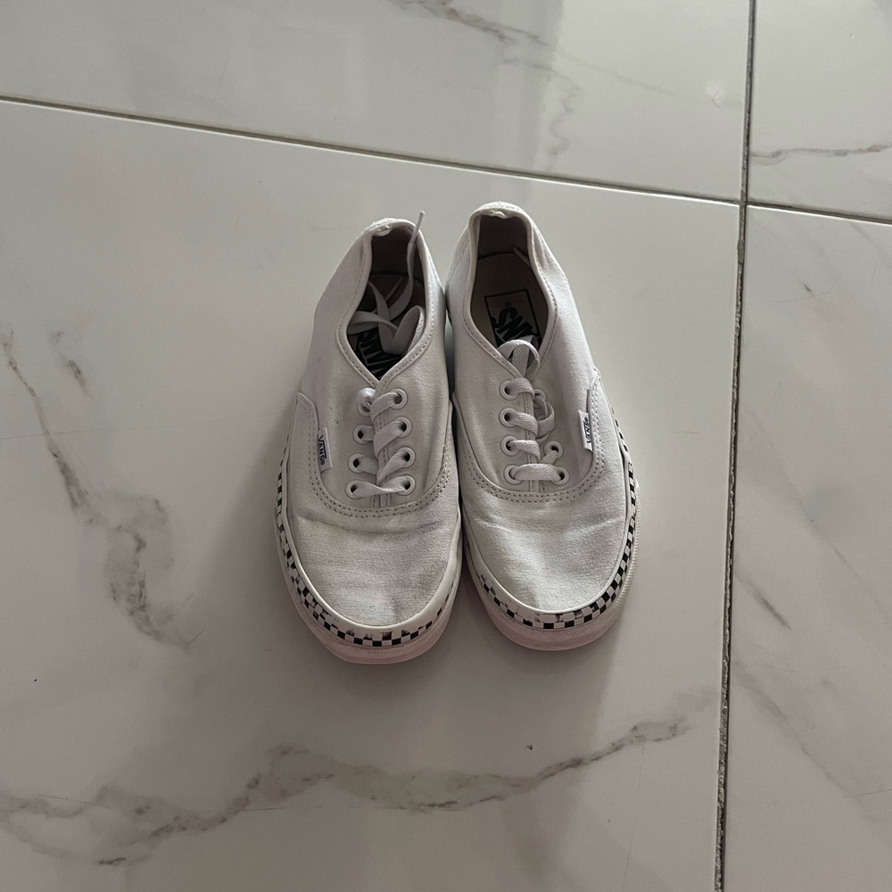 VANS CHECKERED TRIM SNEAKER